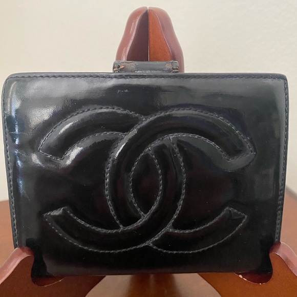 Chanel Black Patent Leather Wallet/Iconic Interlocking CC Logo - Picture 2 of 9